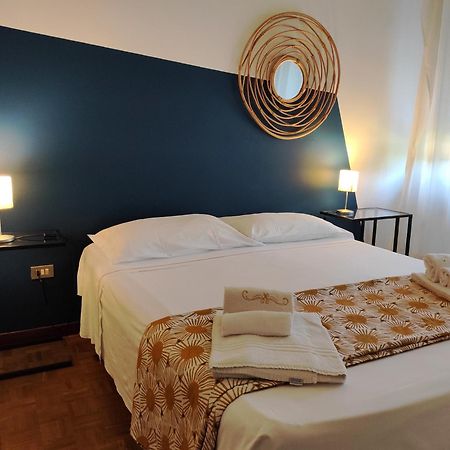 Appartamento Anna Desenzano del Garda Buitenkant foto